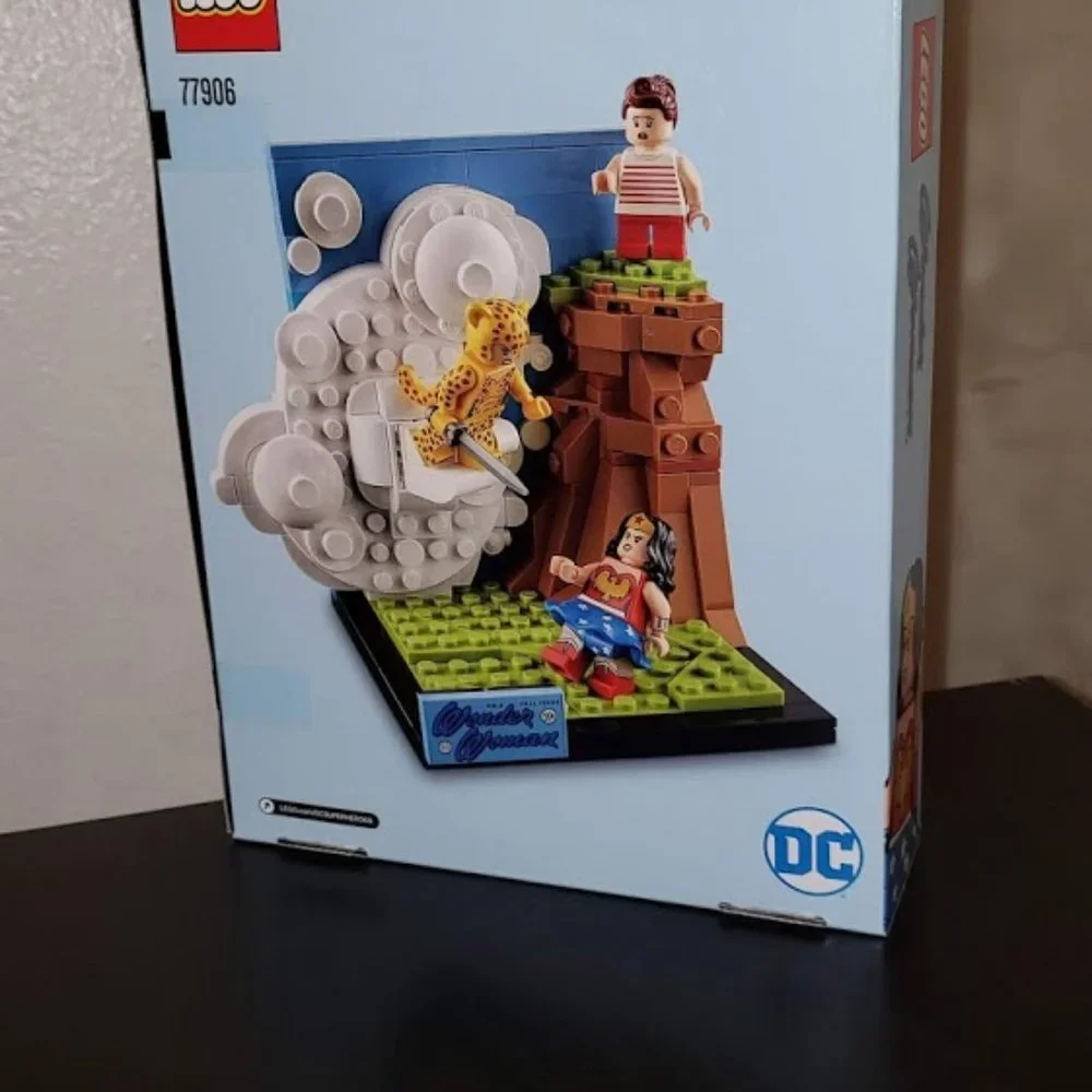 SEALED - LEGO DC Wonder Woman 77906 SDCC Exclusive